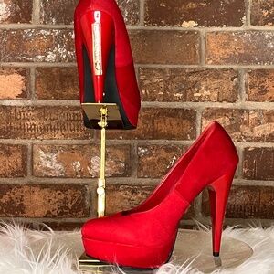 Red Suede “House of Dereon- Beyoncé Brand” Closed Toe Pump